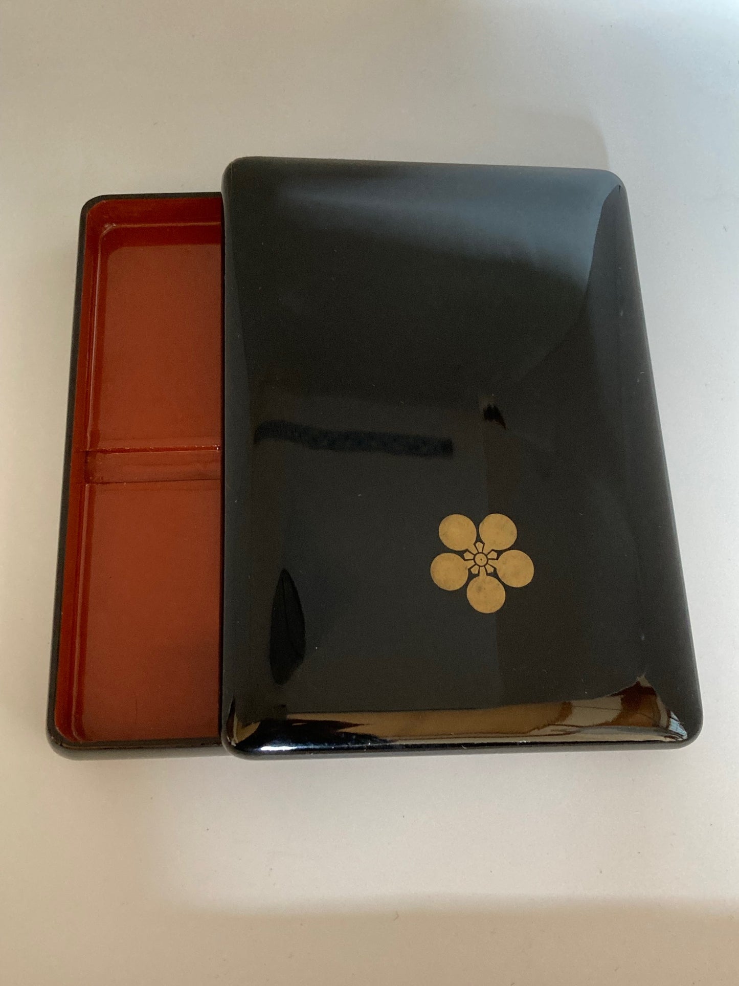 Antique Lacquer Urushi Box with Crest/Kamon