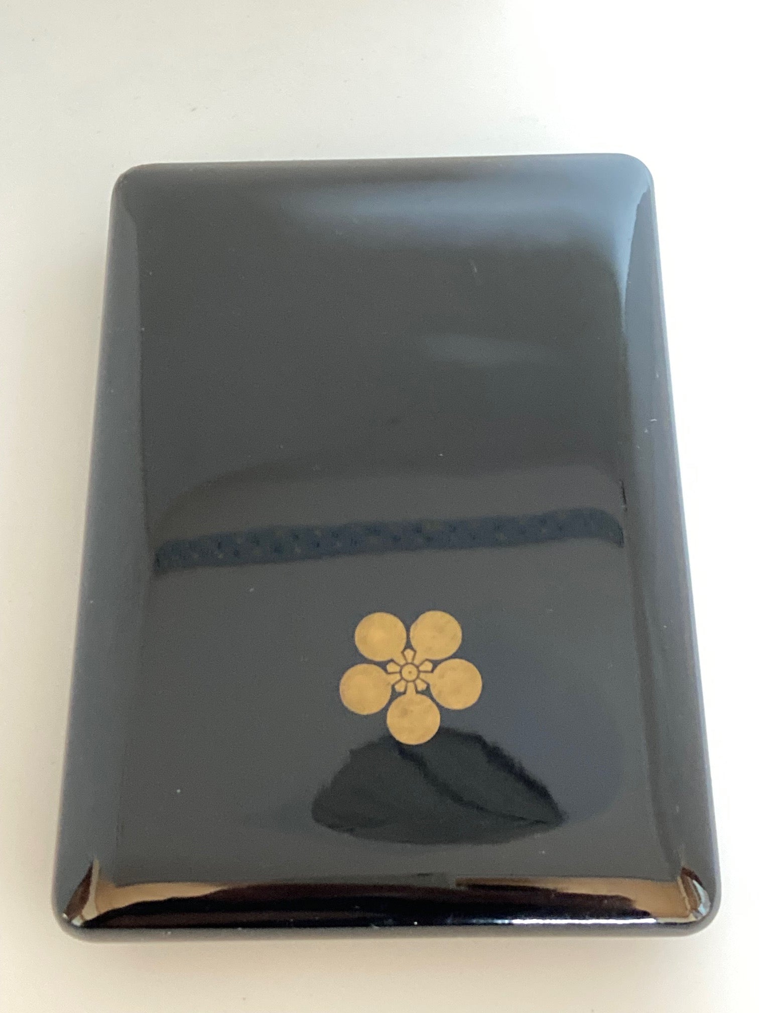 Antique Lacquer Urushi Box with Crest/Kamon